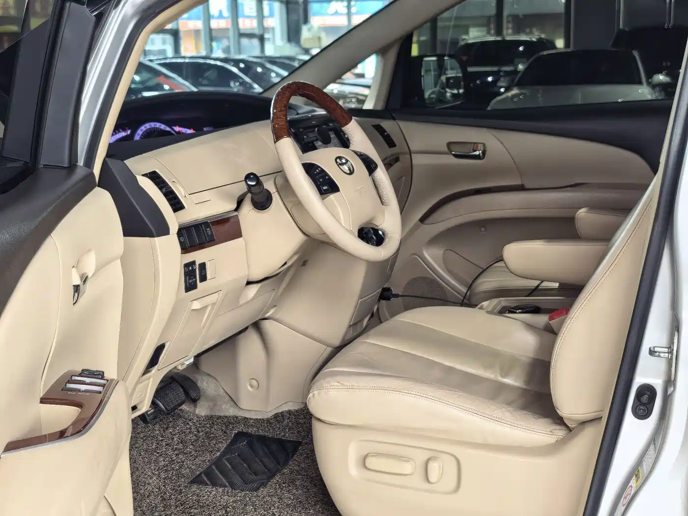 Toyota Previa 2012 2.4L 7-Seater Standard Edition фото 3