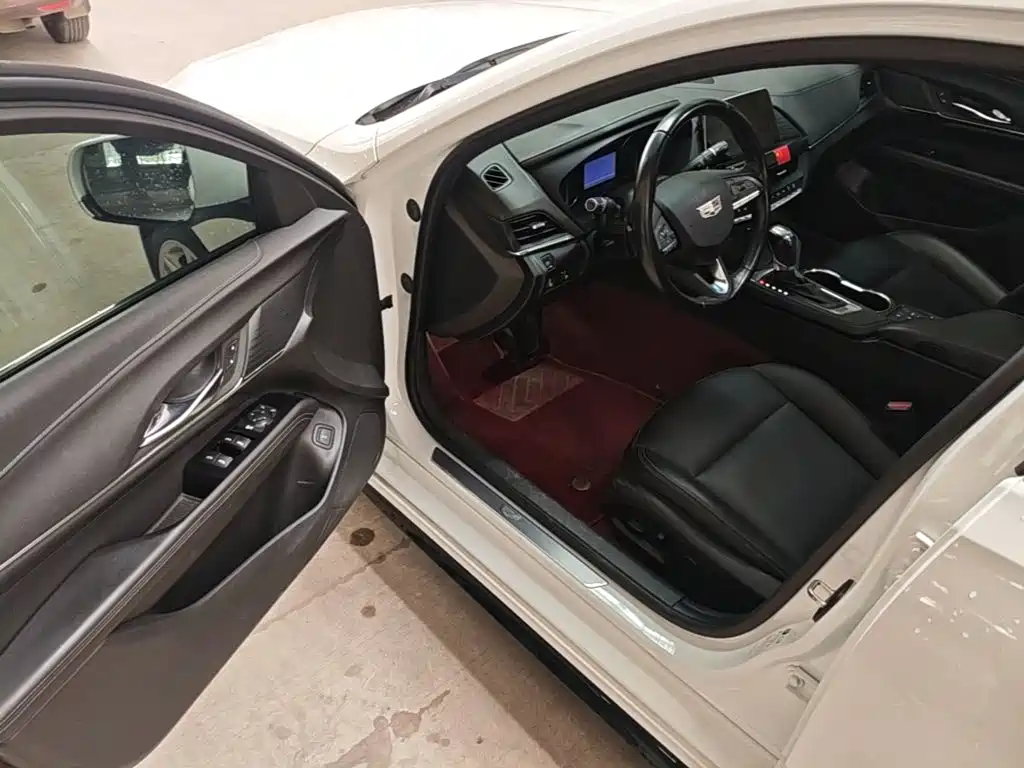 Фото 16 - Cadillac CT4