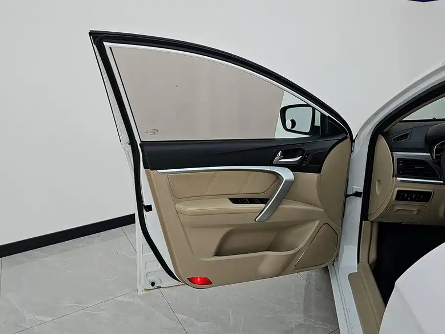 Photo 7 - Geely Emgrand