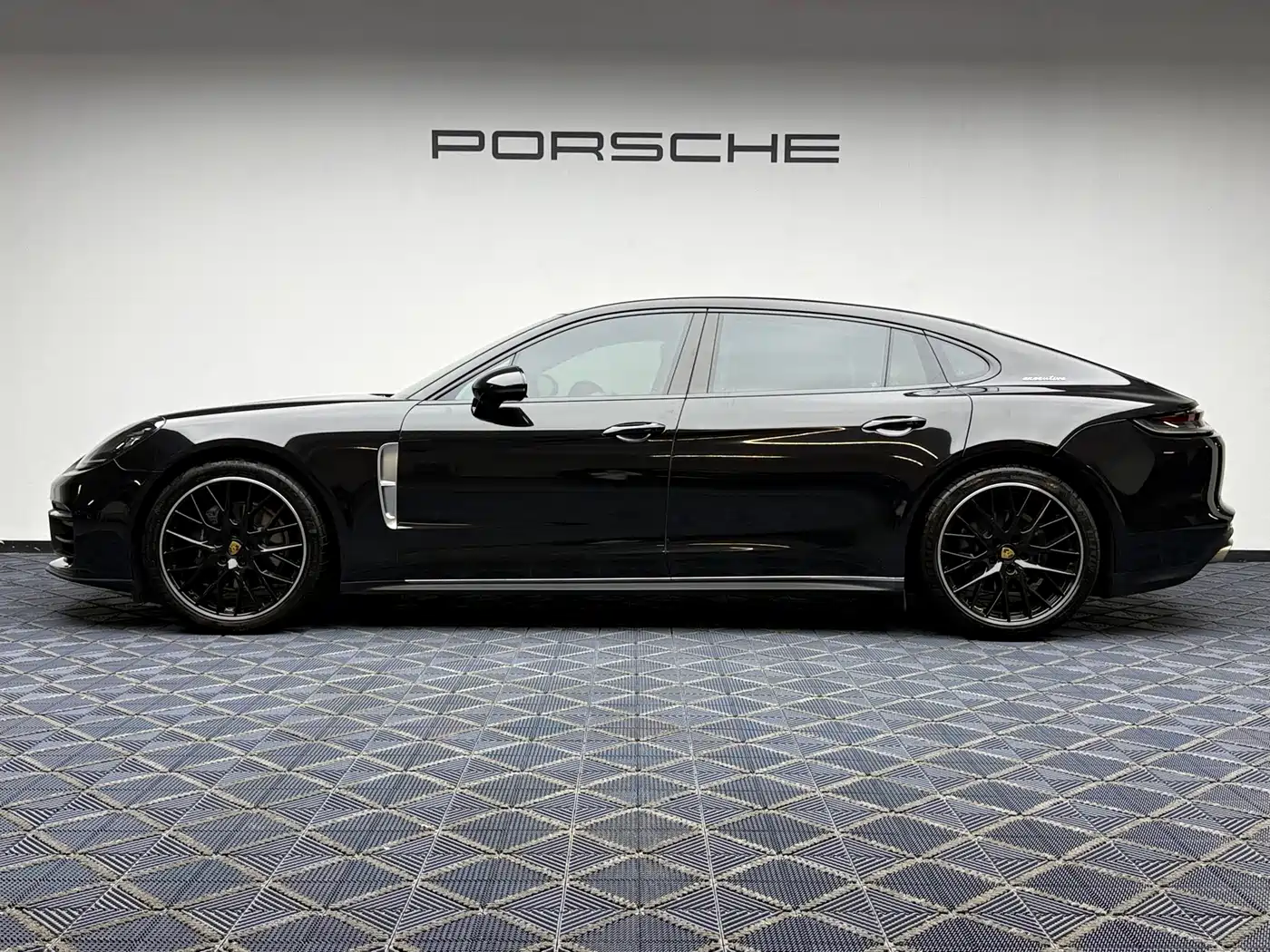 Porsche Panamera 2023 Panamera 4 Executive Long Wheelbase 2.9T фото 9