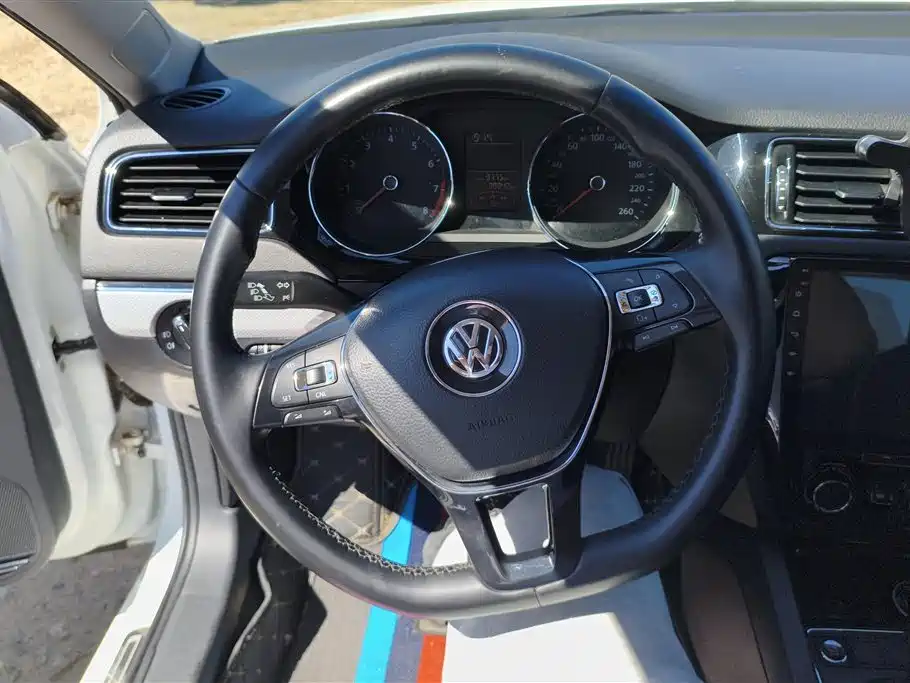 Volkswagen Sagitar 2017 1.6L Automatic Comfort фото 15