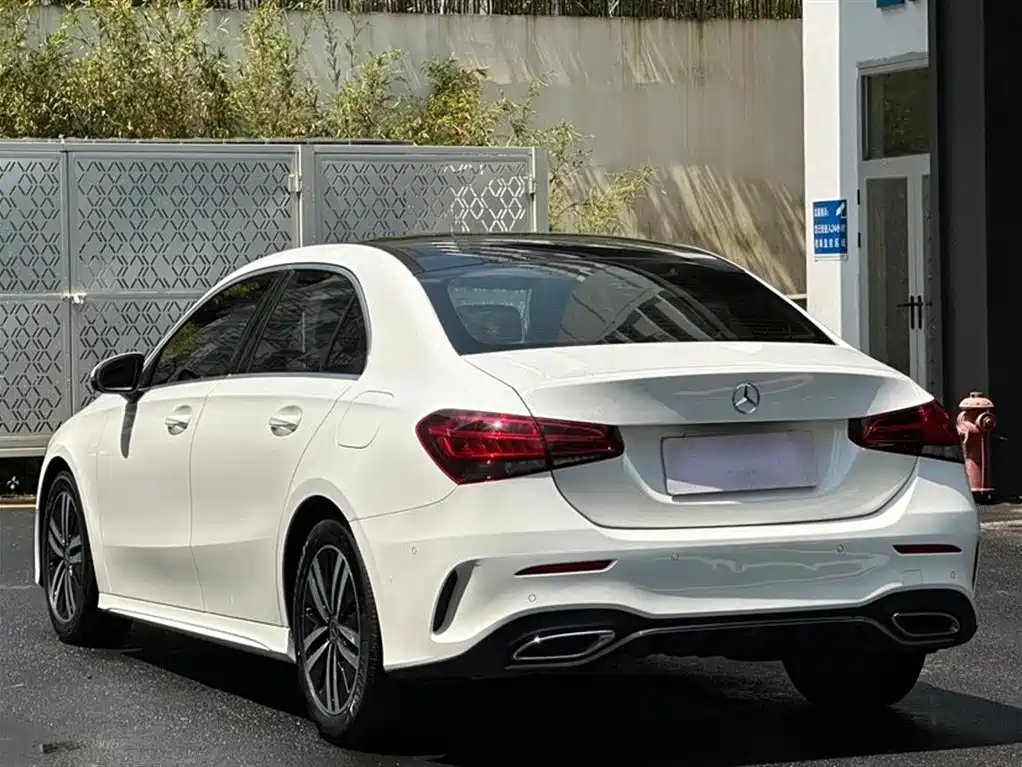 Mercedes-Benz A-Class 2019 A 180 L Sport Sedan фото 4