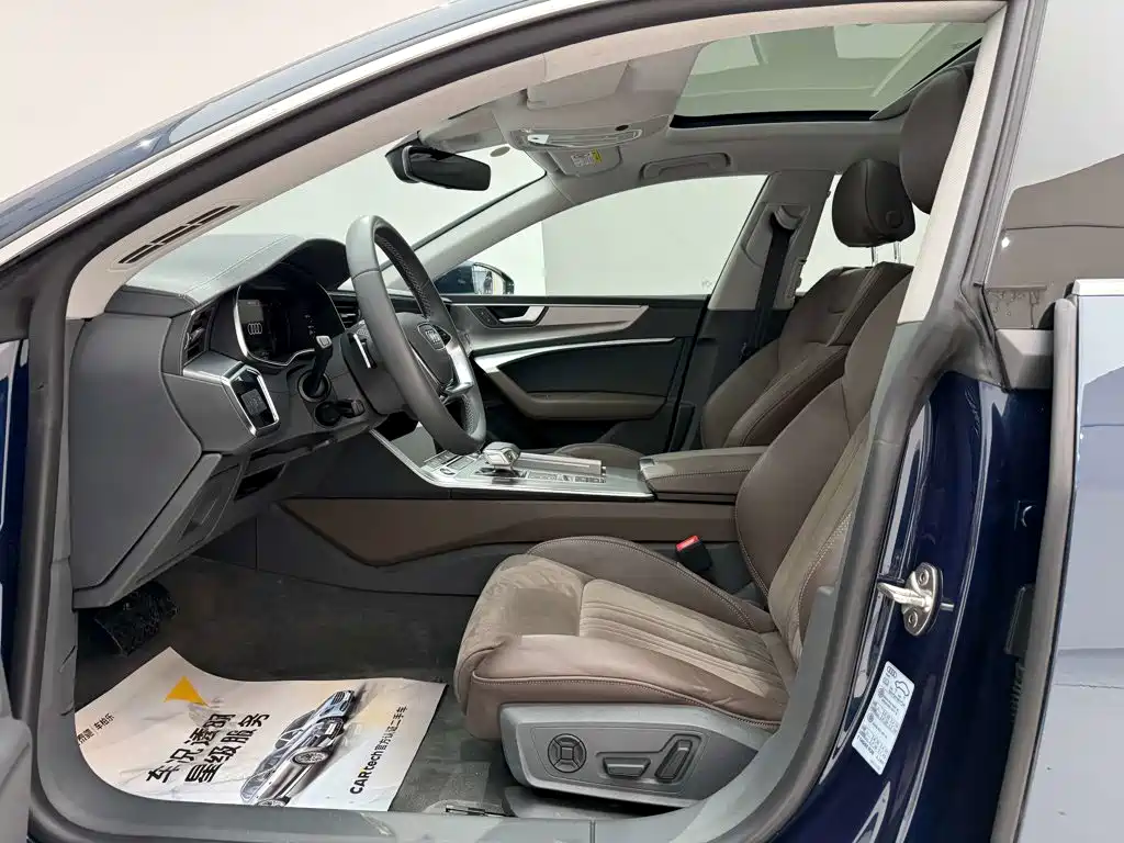 Фото 17 - Audi A7L