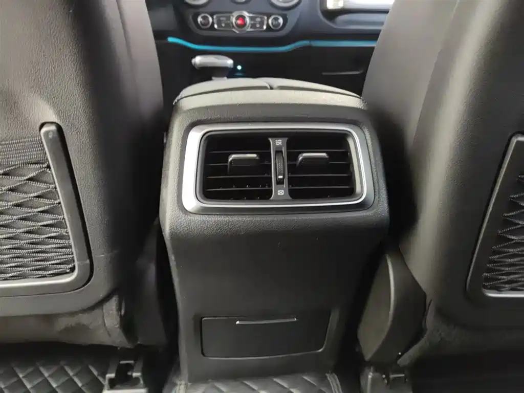 BAIC ORV Beijing Offroad BJ40 2024 2.0T Urban Hunter Glory Edition фото 14