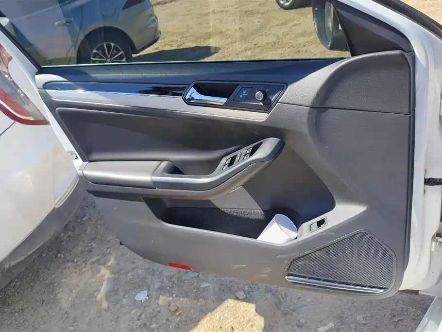 Volkswagen Sagitar 2017 1.6L Automatic Comfort фото 7