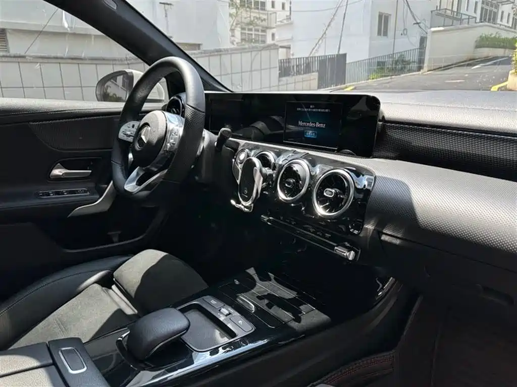 Mercedes-Benz A-Class 2019 A 180 L Sport Sedan фото 11