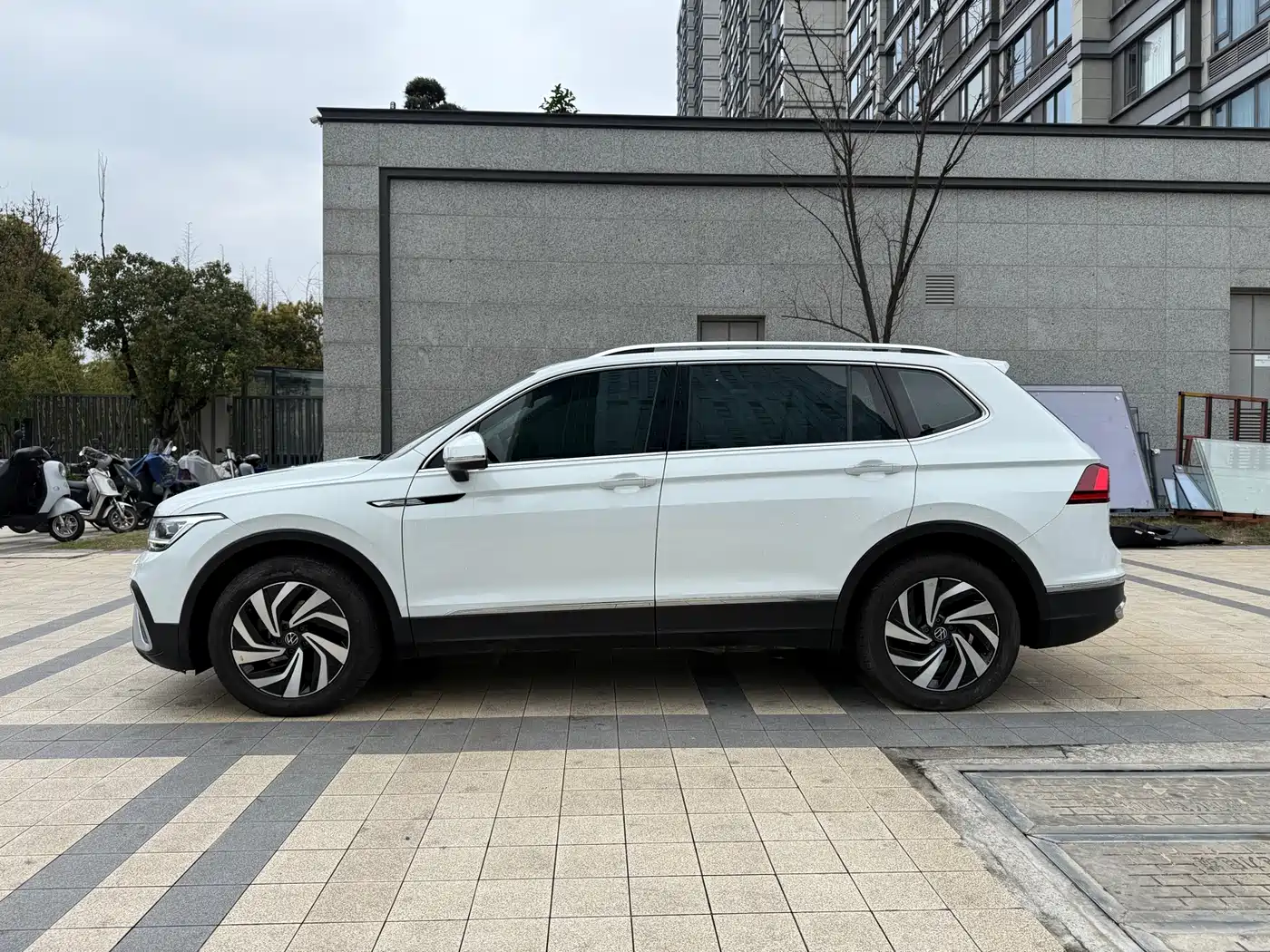 Volkswagen Tiguan L 2023 300TSI Automatic 2WD Smart Enjoyment Edition фото 11
