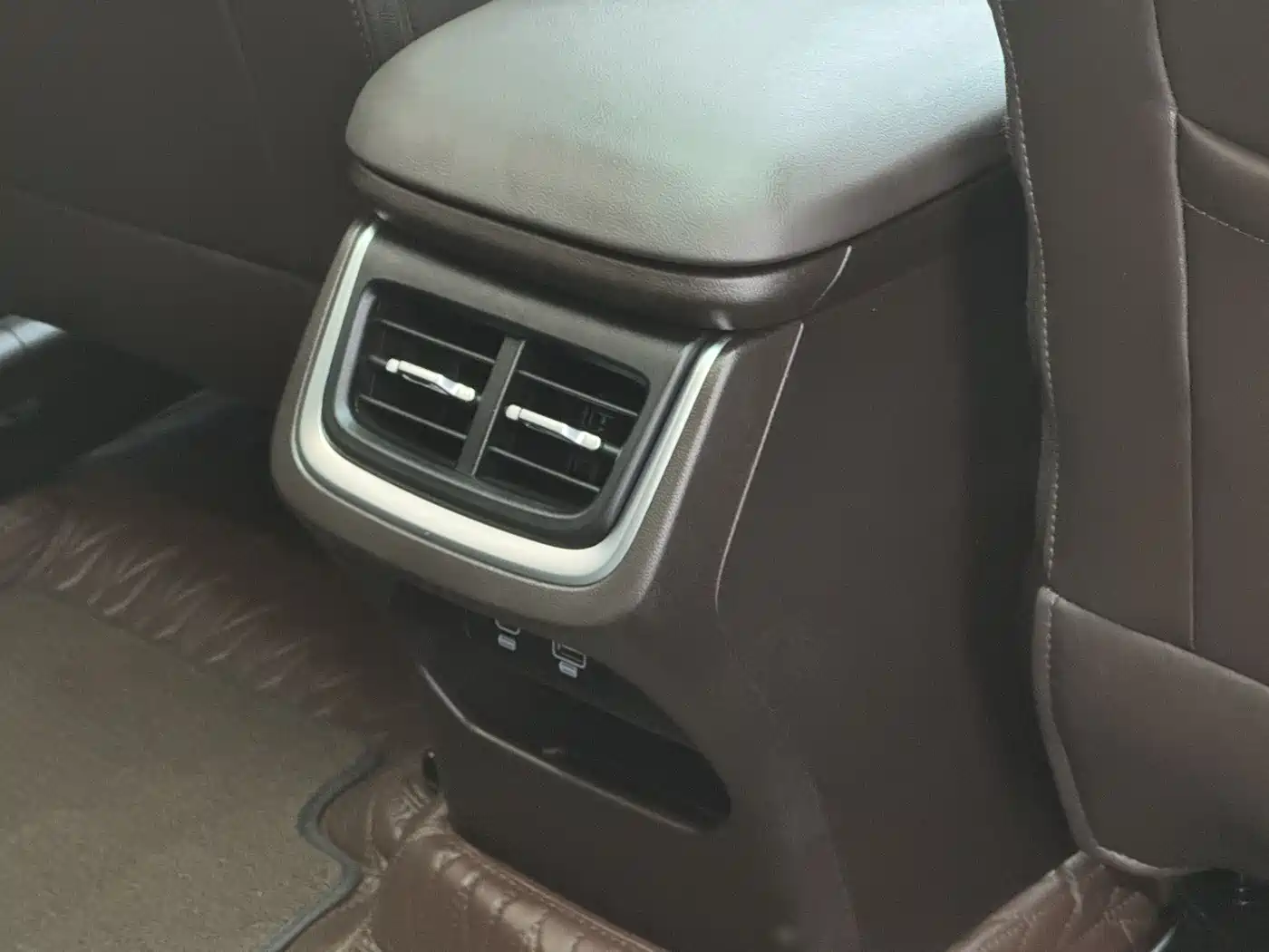 Haval Xiaolong MAX 2023 1.5L Hi4 105 4WD Pilot Edition фото 19