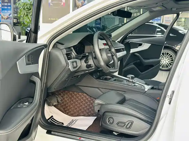 Audi A4L 2022 40 TFSI Luxury Dynamic — фото 4