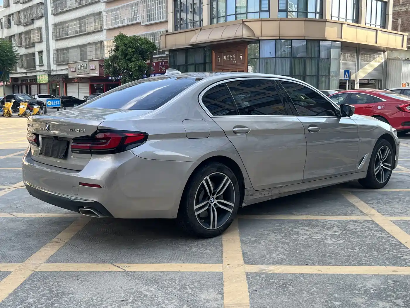 BMW 5 Series 2021 530Li Leading Luxury Package фото 9