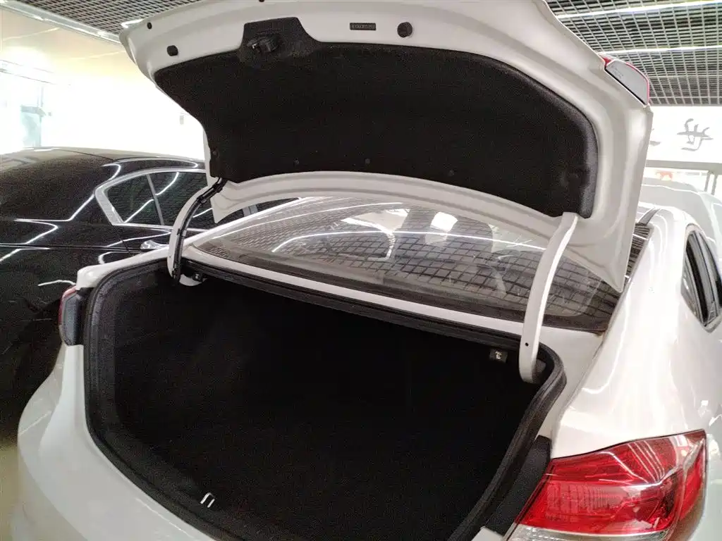 Hyundai Elantra 2019 1.4T Dual-clutch XuanDong·Vitality Type фото 18
