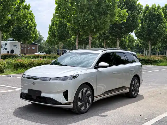 Dongfeng Yipai eπ008 2024 210Max Range Extender 6-Seater
