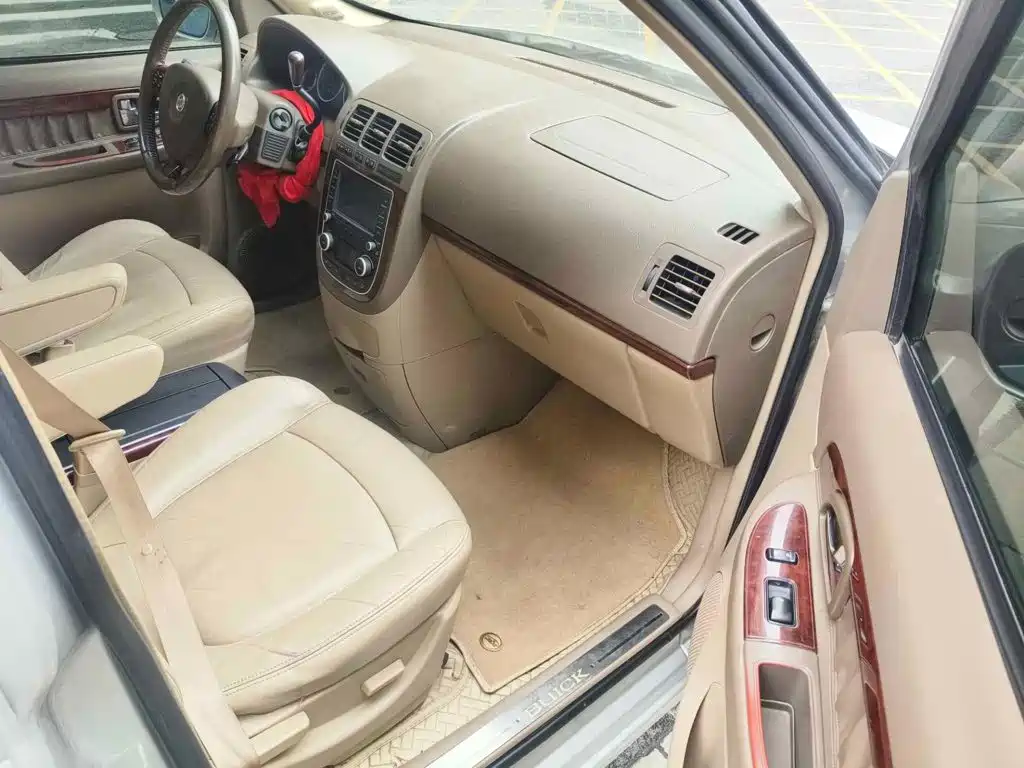 Photo 13 - Buick GL8