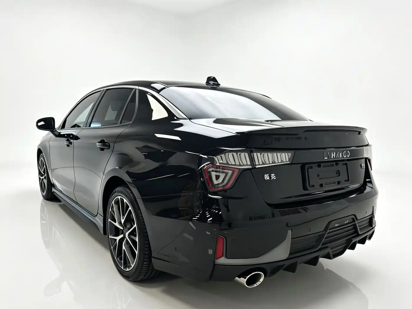 Lynk & Co 03 2021 2.0TD Auto Jin Pro фото 3