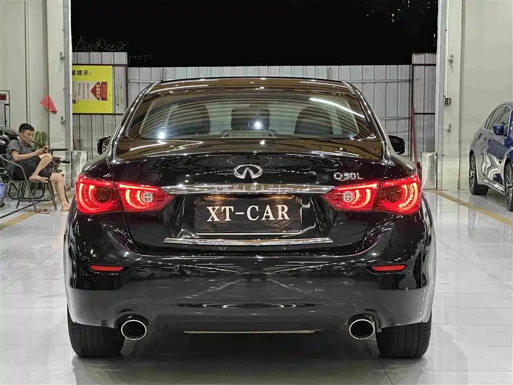 Photo 11 - Infiniti Q50L