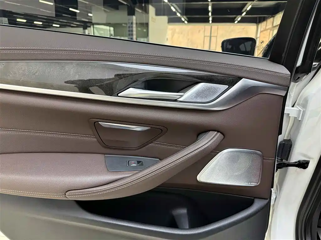 BMW 5 Series 2022 525Li M Sport Package фото 17