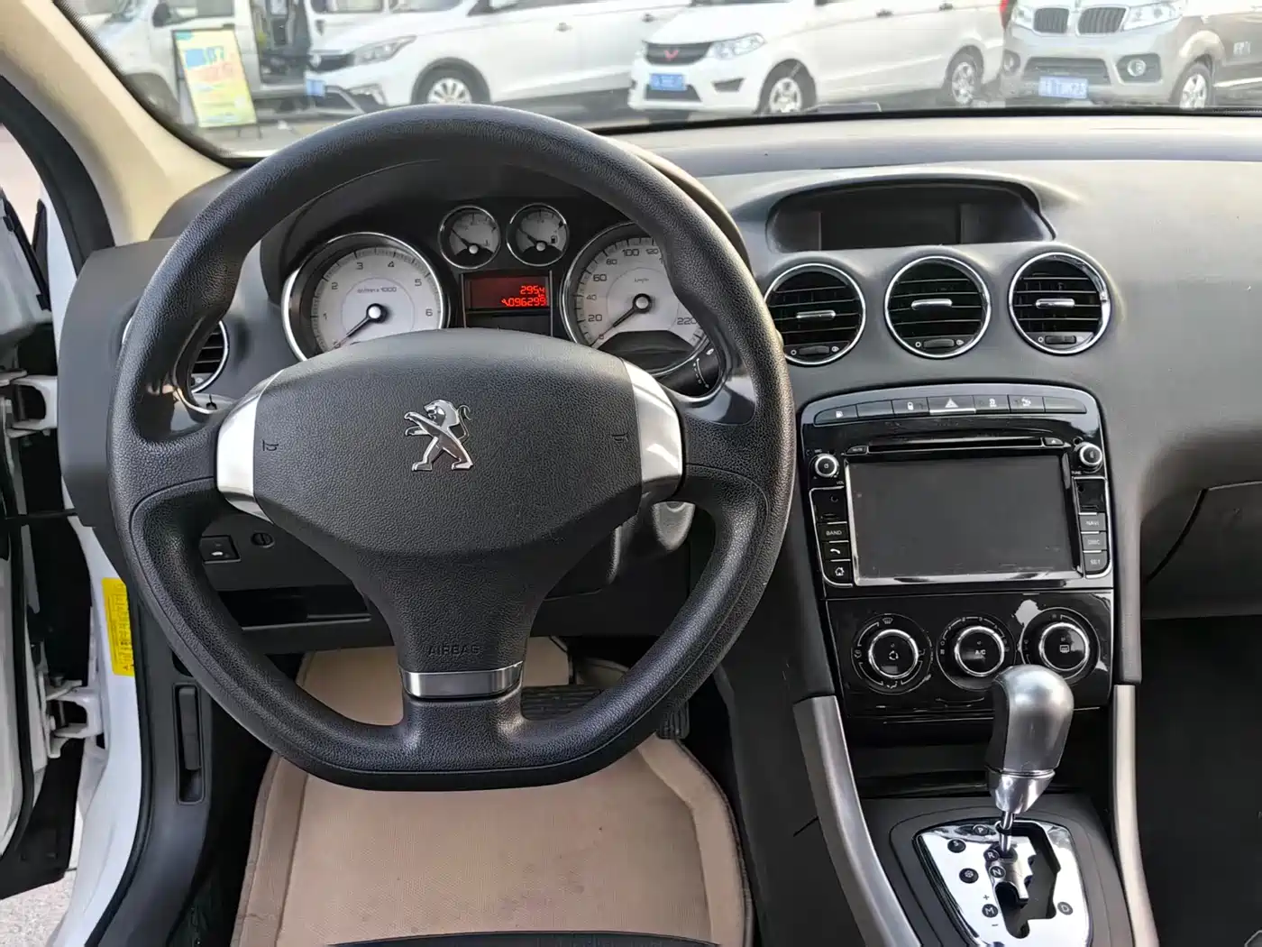 Peugeot 408 2013 2.0L Automatic Comfort Edition фото 7