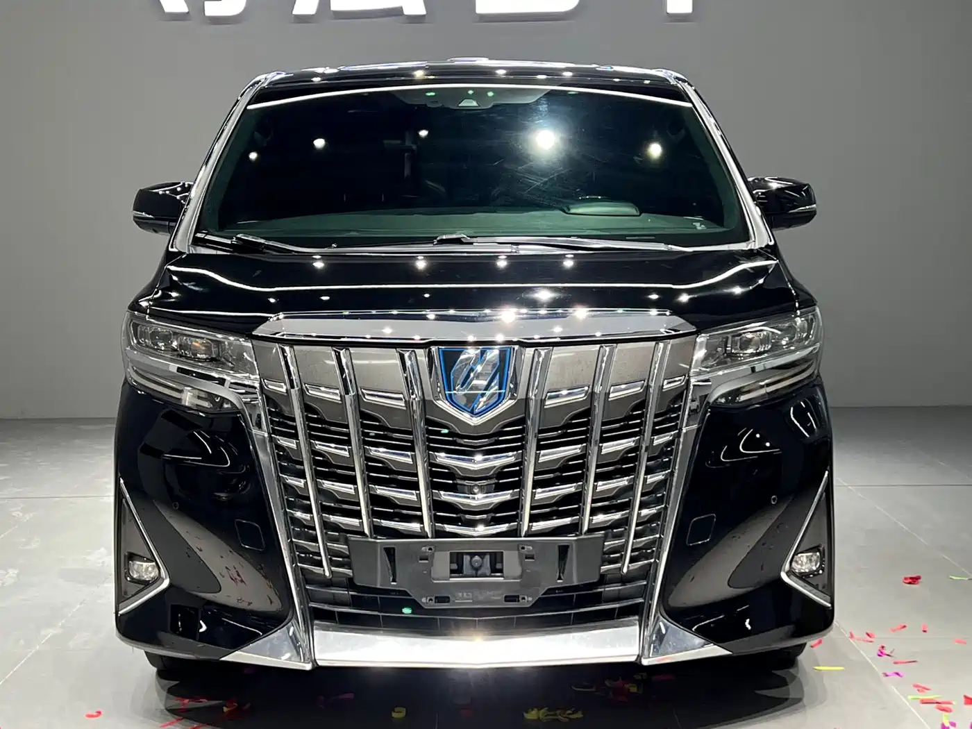 Toyota Alphard 2019 Hybrid 2.5L Premium Edition фото 2