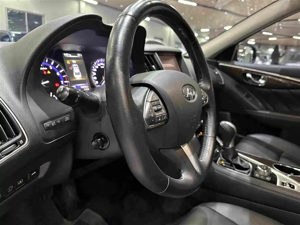 Photo 5 - Infiniti Q50L
