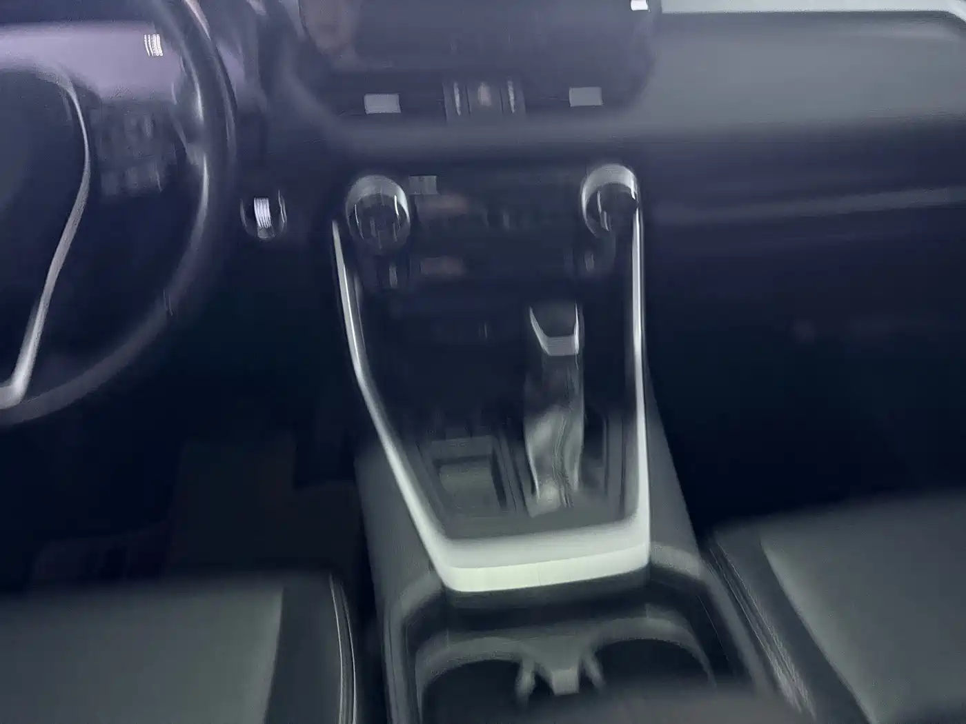 Toyota Wildlander 2023 2.0L CVT FWD Luxury PLUS фото 16