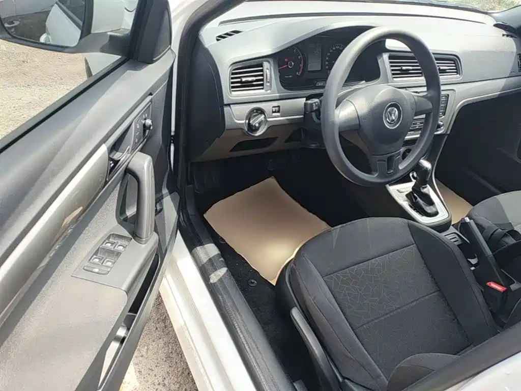 Volkswagen Lavida 2013 Facelift Classic 1.6L Automatic Trend фото 16