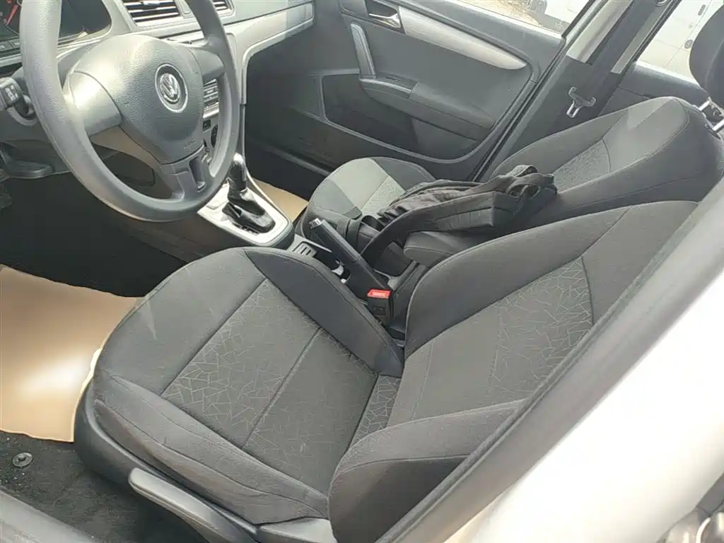 Volkswagen Lavida 2013 Facelift Classic 1.6L Automatic Trend фото 15