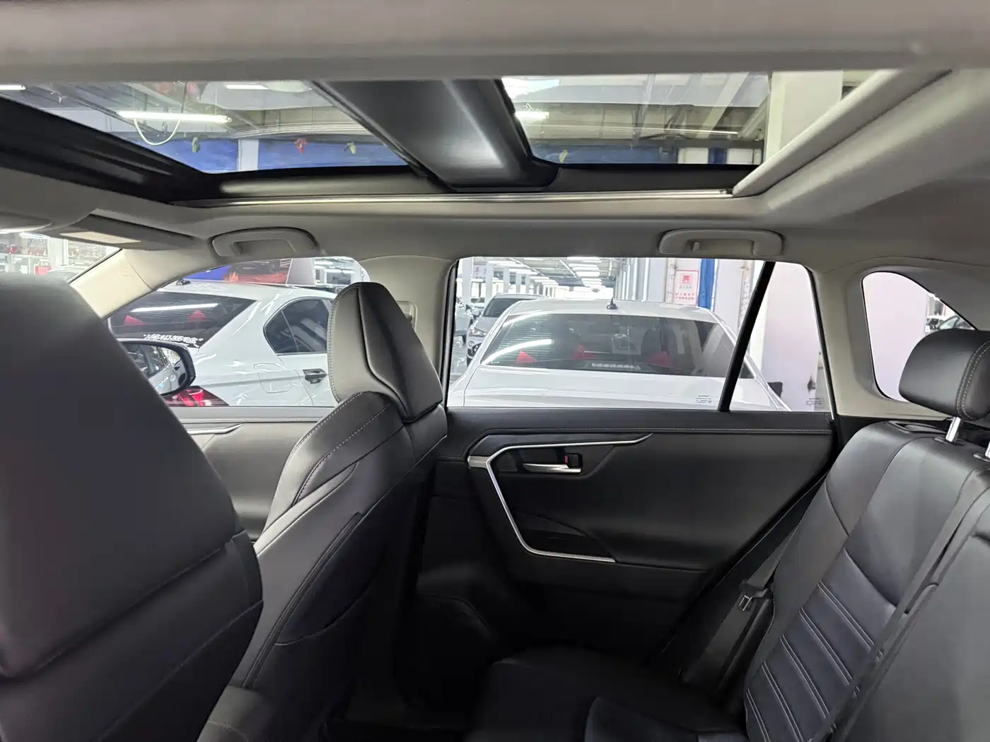 Toyota Wildlander 2023 2.0L CVT FWD Luxury PLUS фото 11