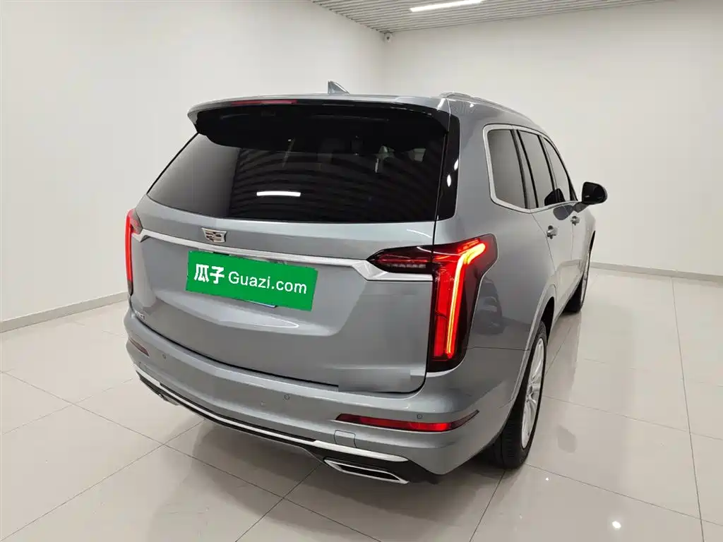 CADILLAC XT6