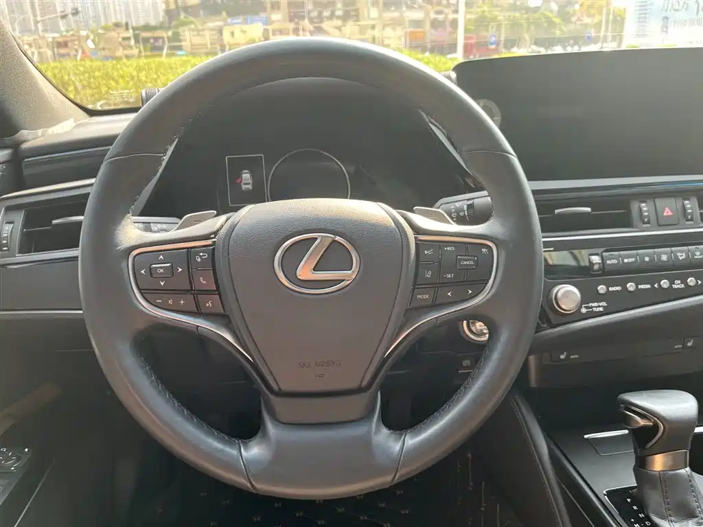 Lexus ES 2022 200 Excellence Edition фото 15