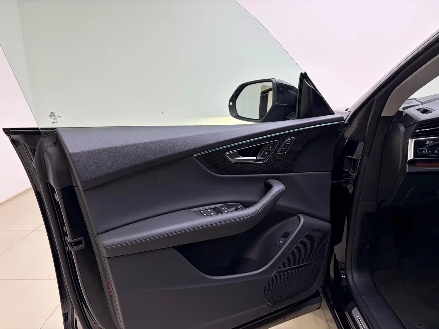 Audi Q8 2023 55 TFSI Luxury Sport фото 12