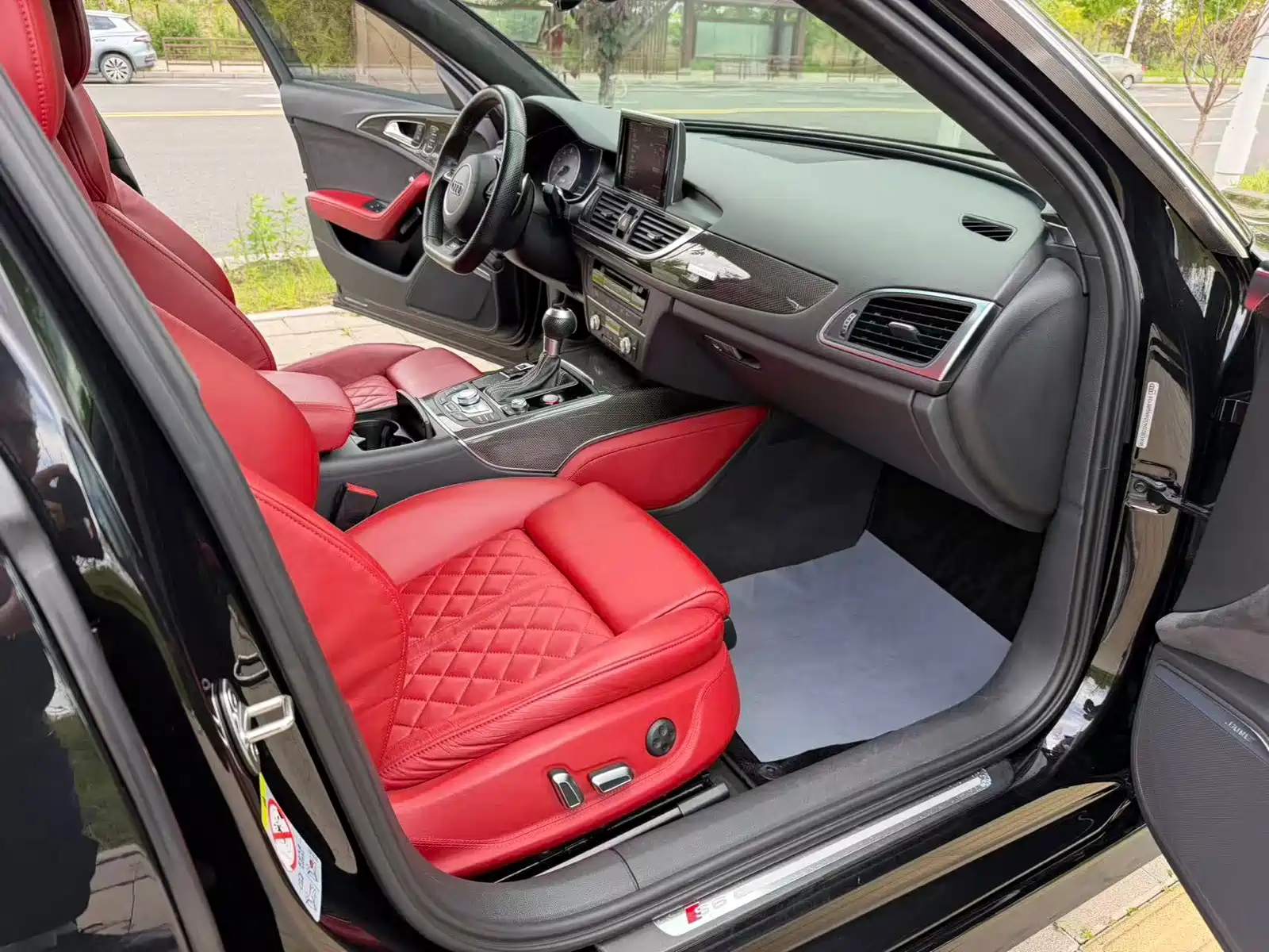 Фото 16 - Audi S6