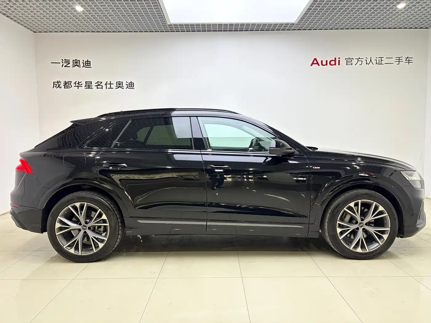 Audi Q8 2023 55 TFSI Luxury Sport фото 3