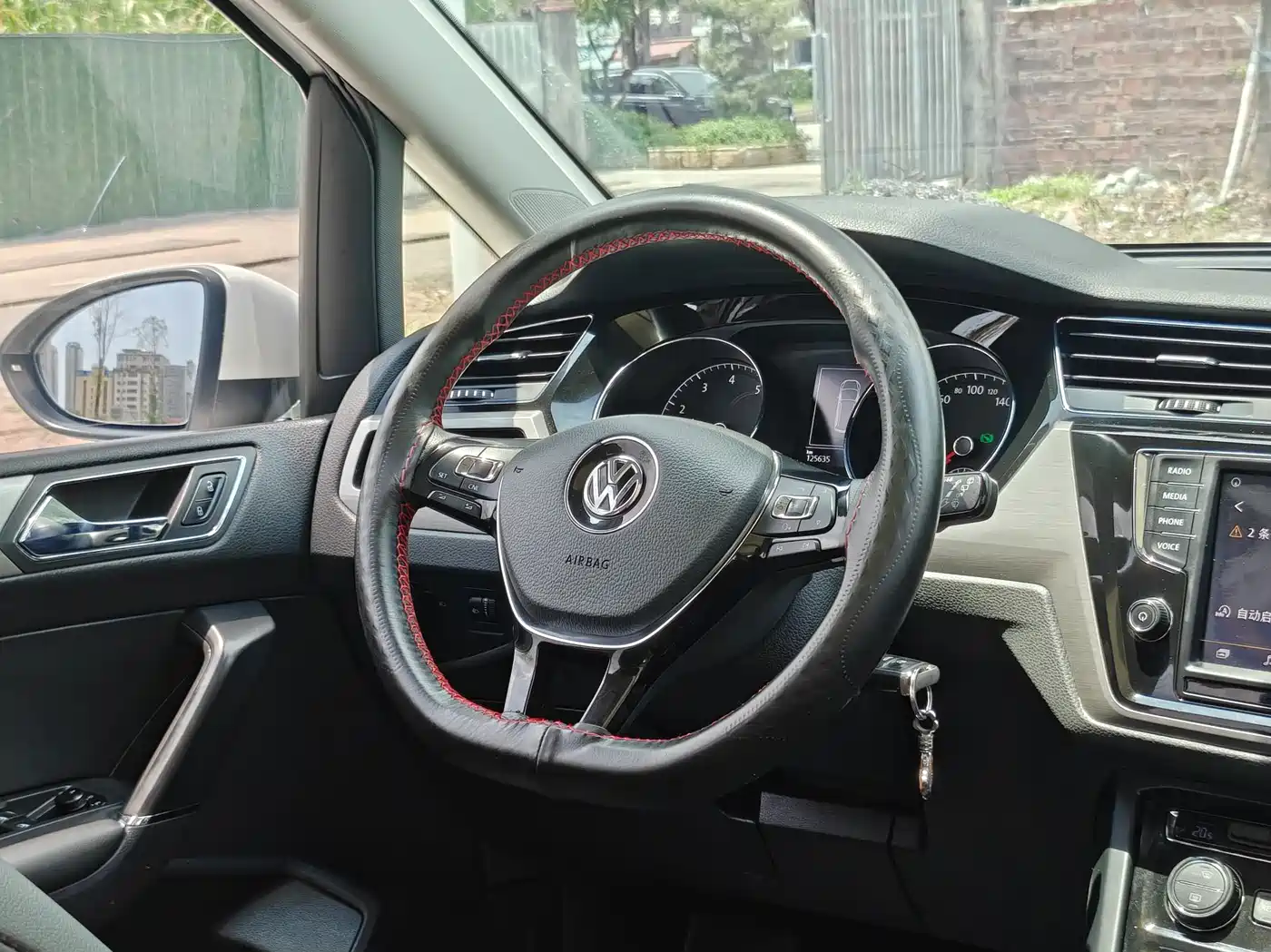 Volkswagen Touran 2018 Touran L 280TSI DSG Comfort 7-seater China V фото 12