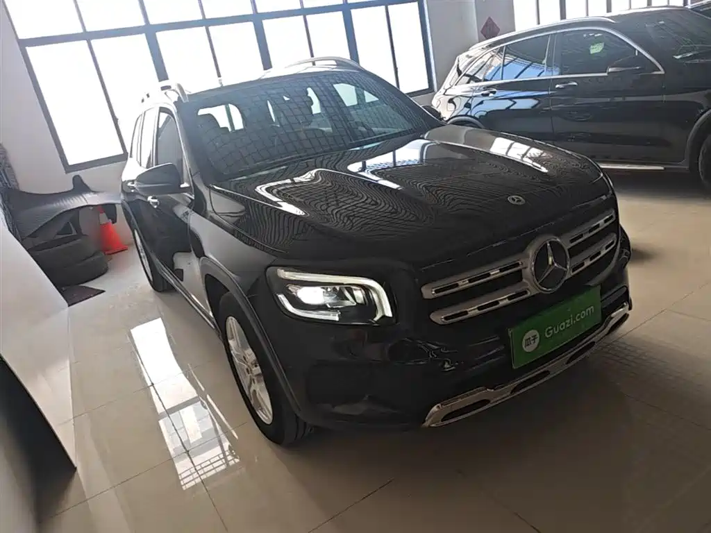 MERCEDES-BENZ GLB