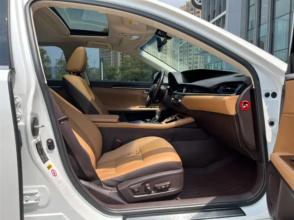Lexus ES 2015 200 Elite Edition фото 21