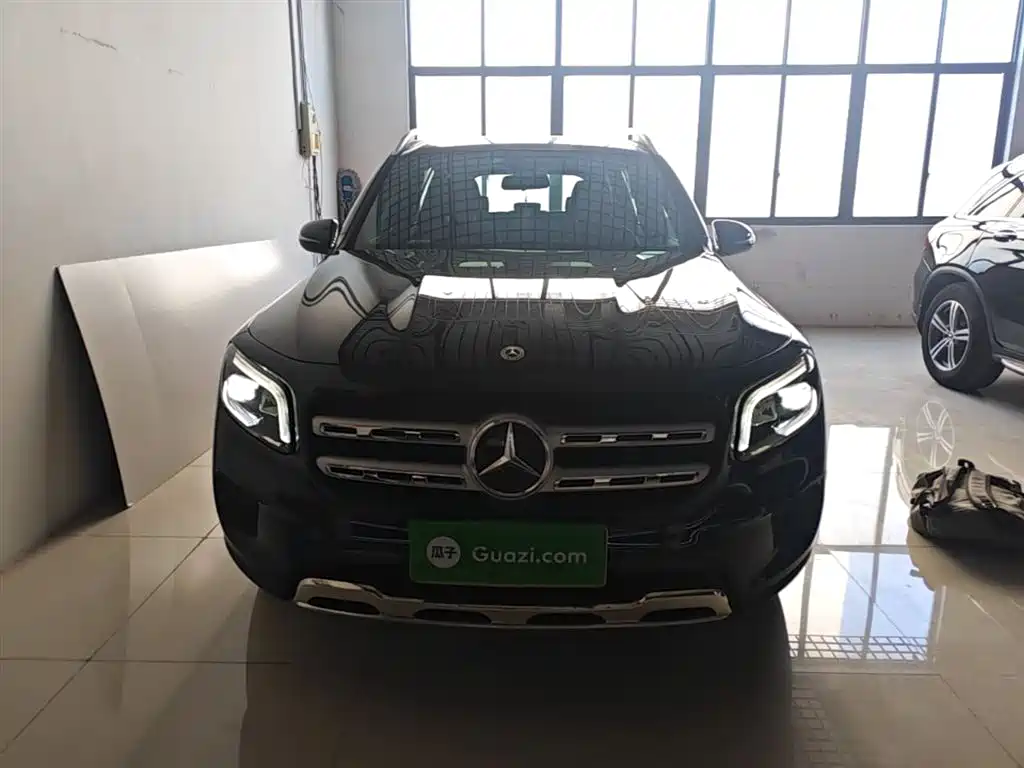MERCEDES-BENZ GLB