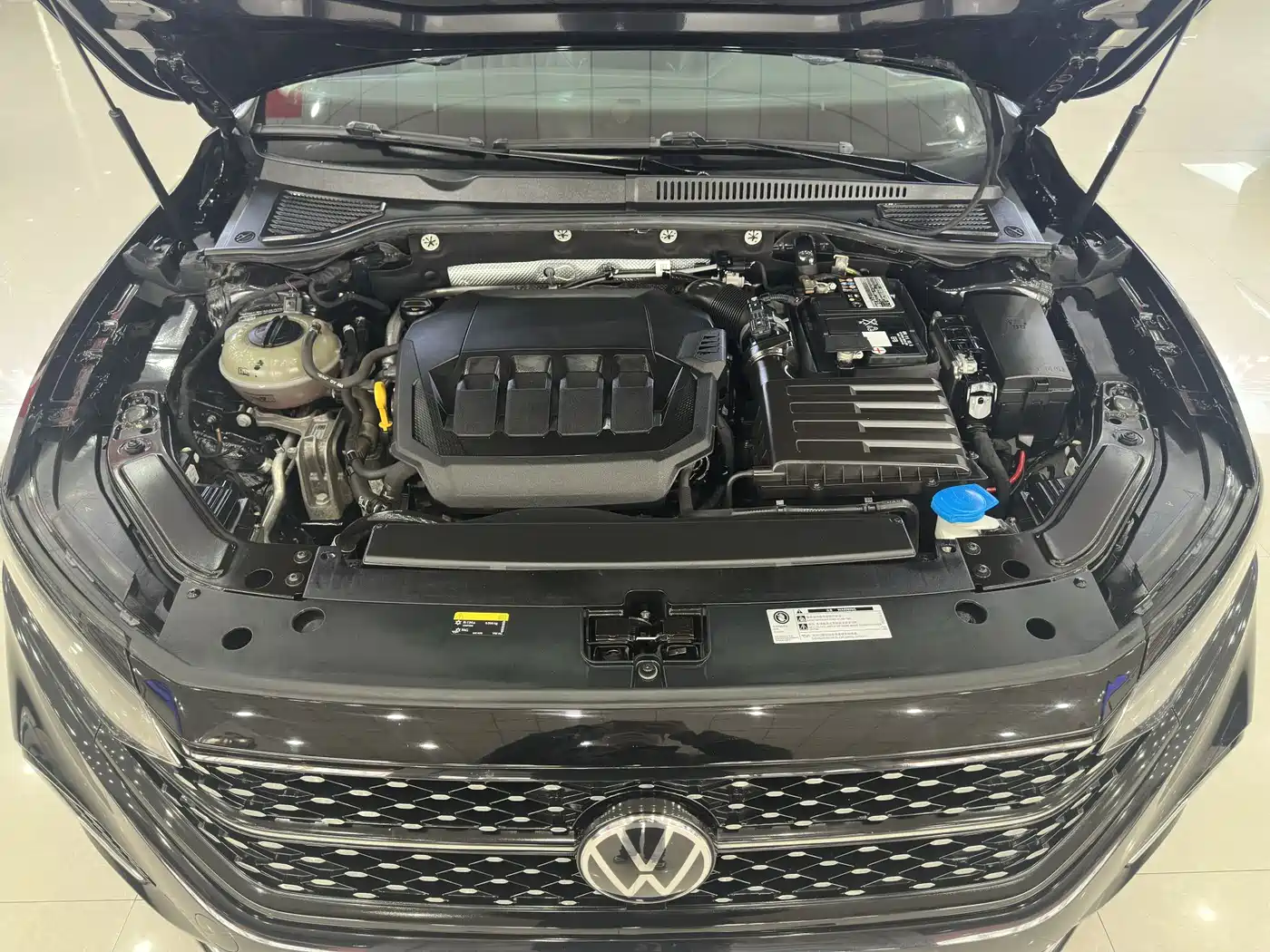 Volkswagen Passat 2022 330TSI Starlight Luxury Edition фото 15