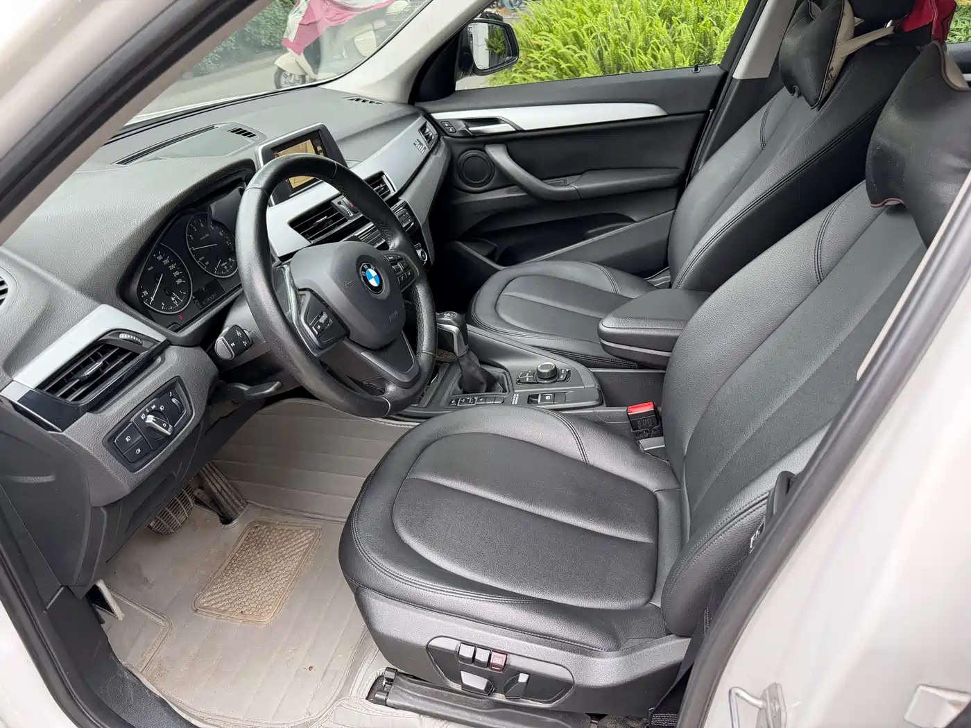 BMW X1 2016 sDrive18Li Premium Model фото 9