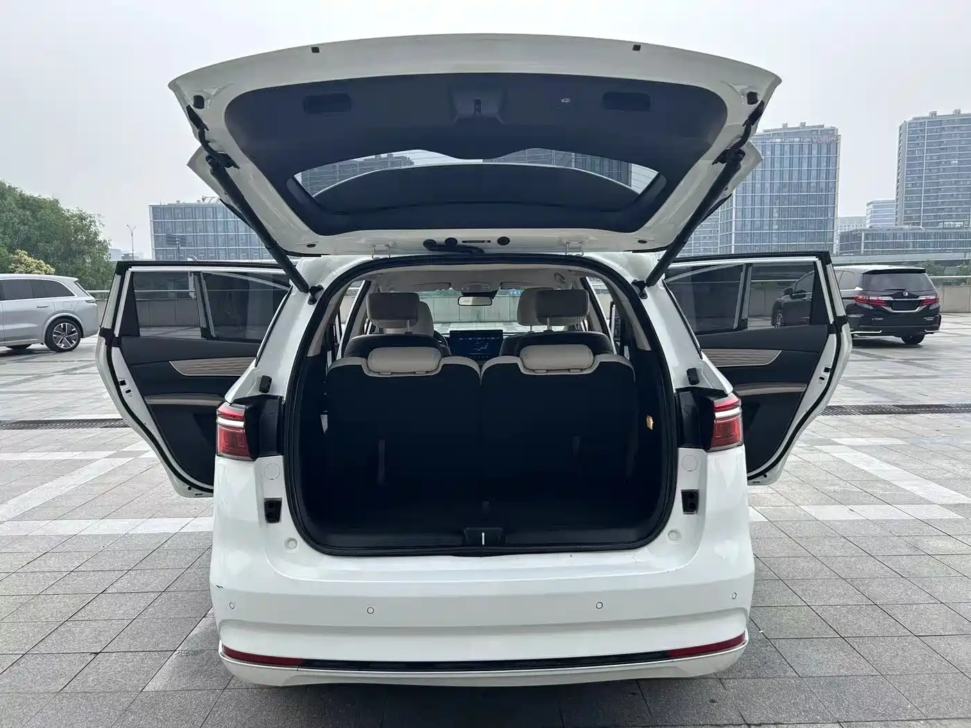 BYD Song MAX New Energy 2022 DM-i 105KM Executive Edition фото 15