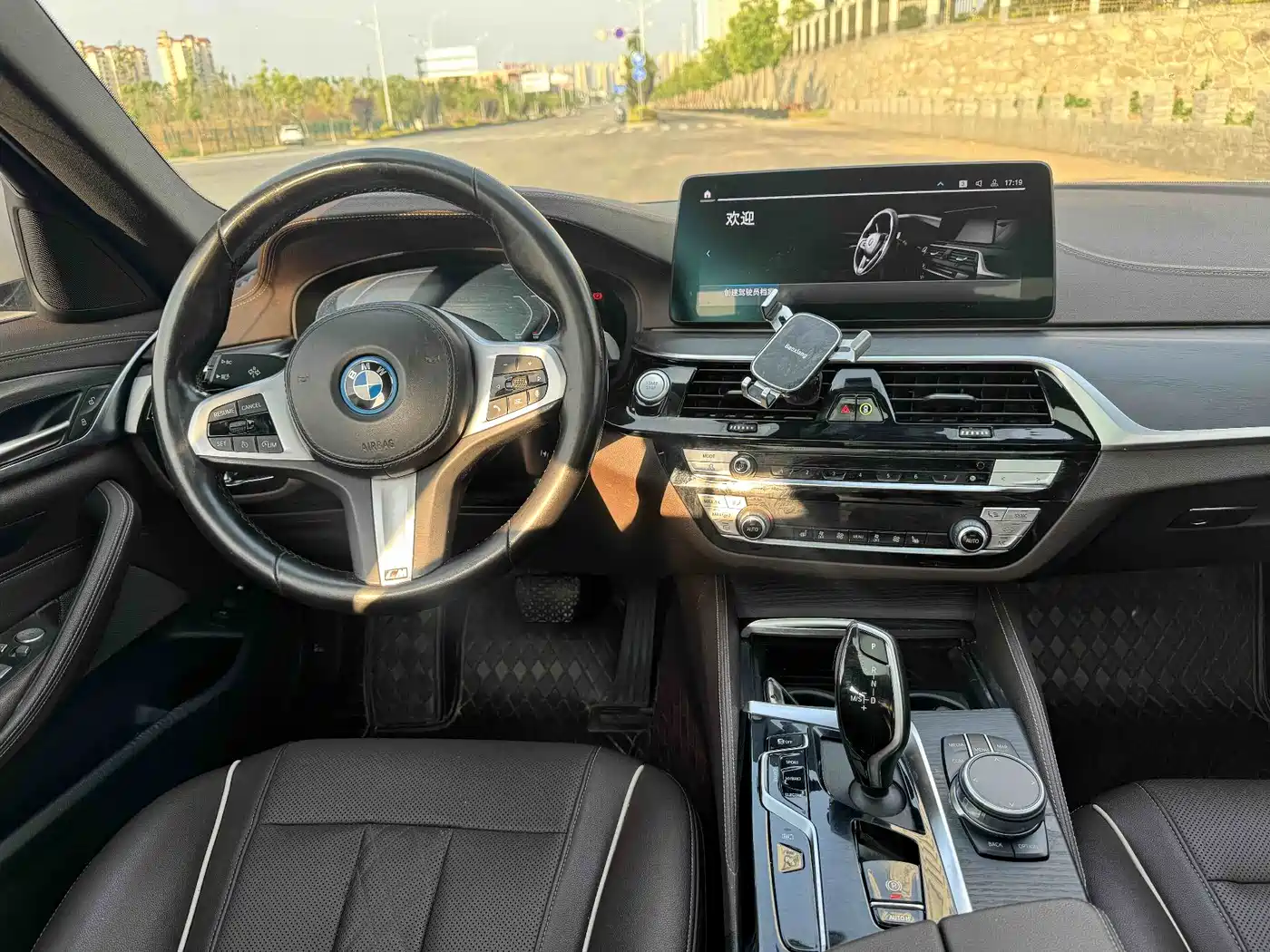 BMW 5 Series New Energy 2021 535Le M Sport Package фото 9