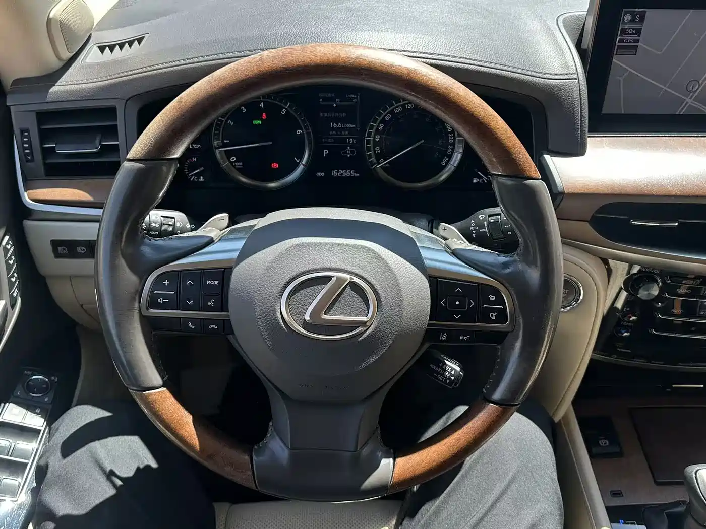 Lexus LX 2016 570 Luxury Premium Edition фото 10