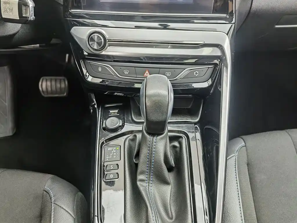 Peugeot 308 2016 1.6L Automatic Luxury фото 13