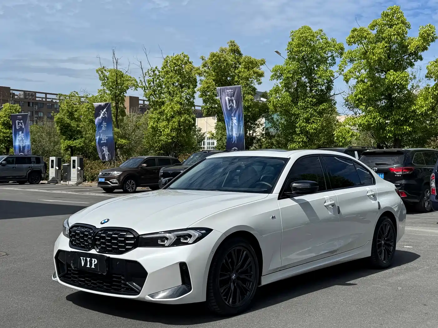 BMW 3 Series 2023 325Li M Sport Black Night Package