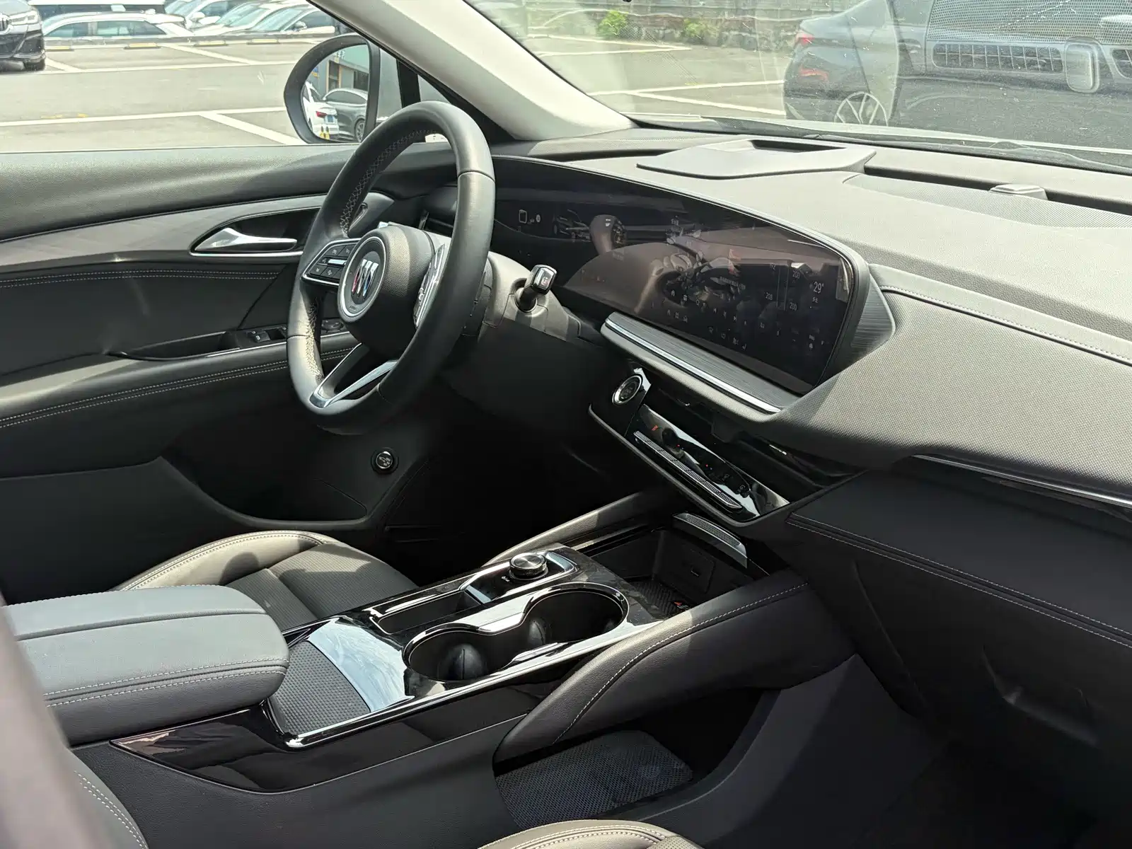 Photo 9 - Buick Envision S