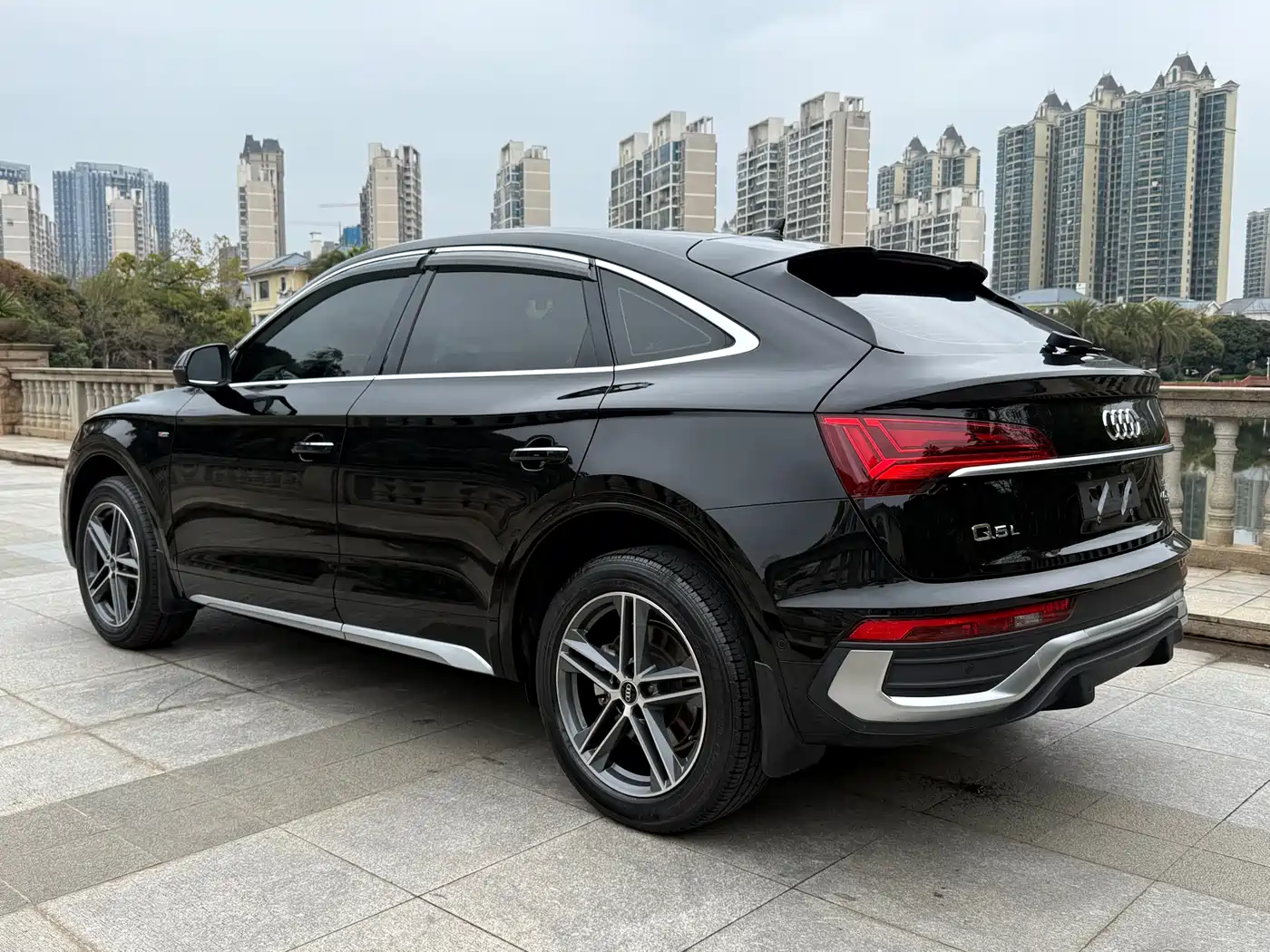 AUDI Q5L SPORTBACK