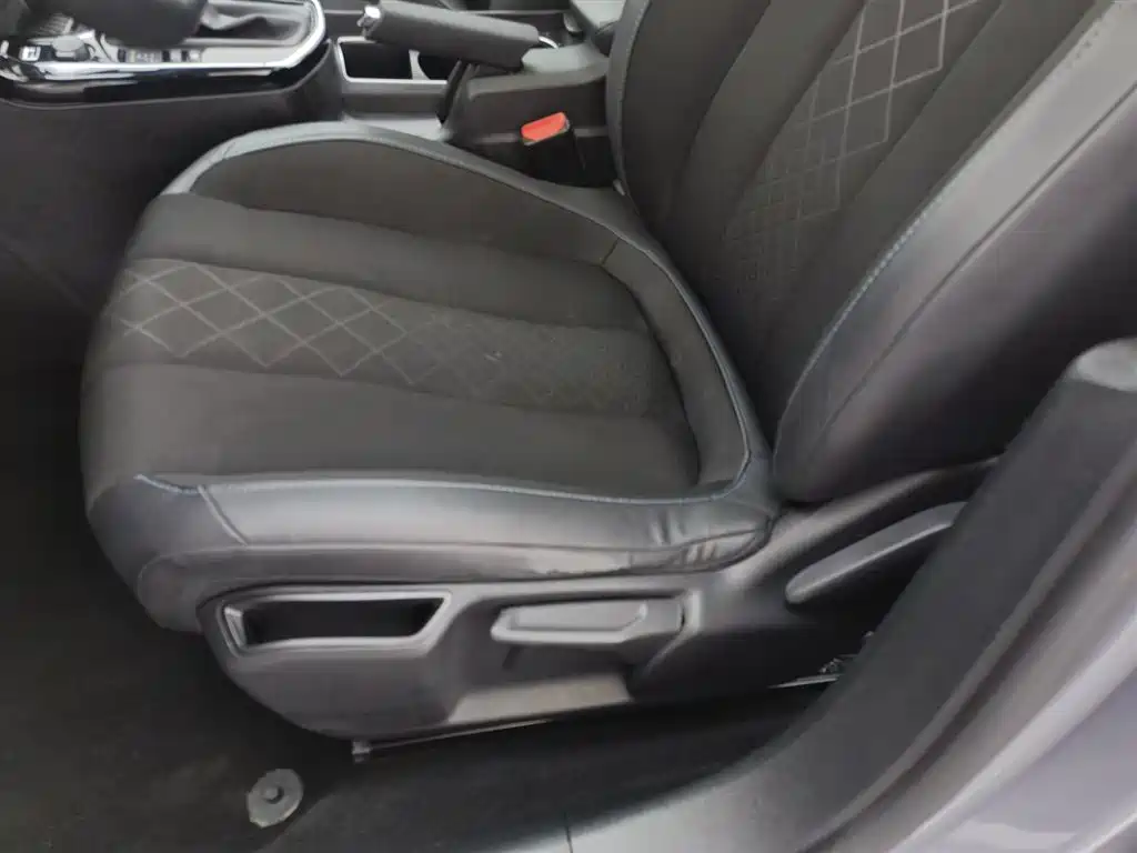 Peugeot 308 2016 1.6L Automatic Luxury фото 20