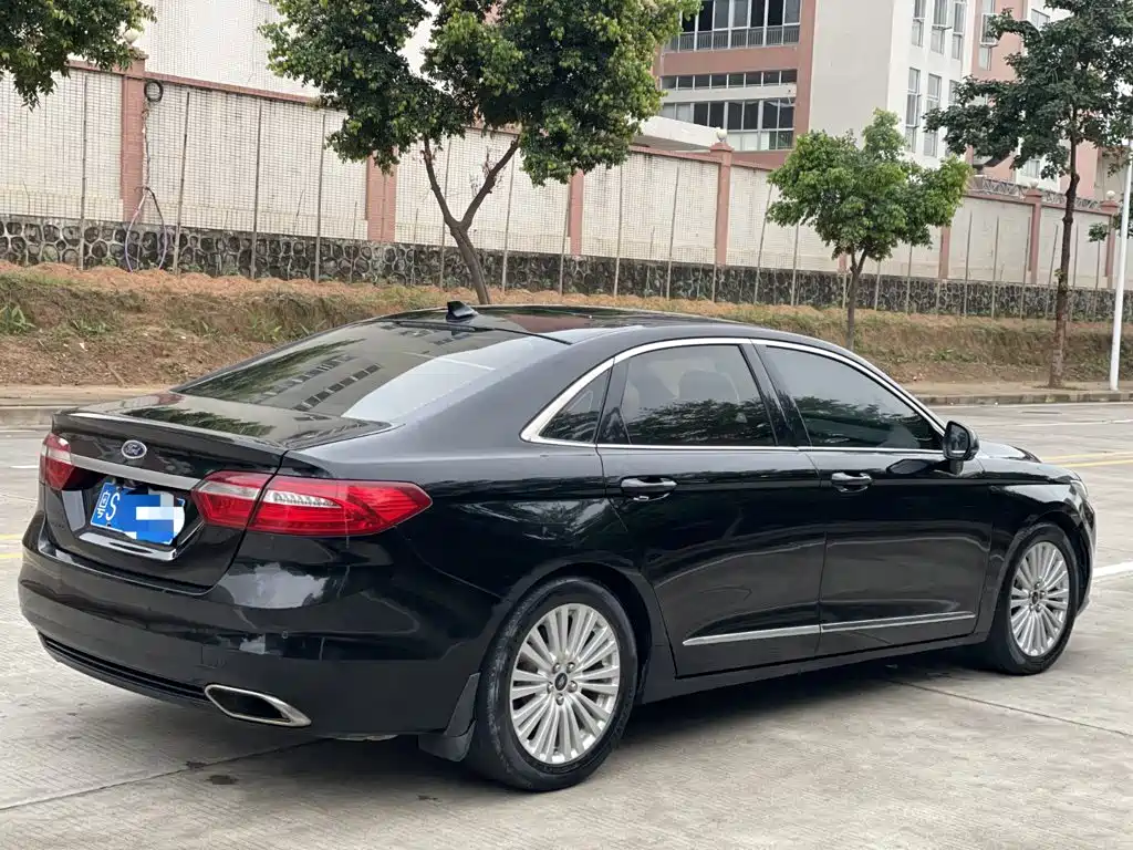 Фото 3 - Ford Taurus