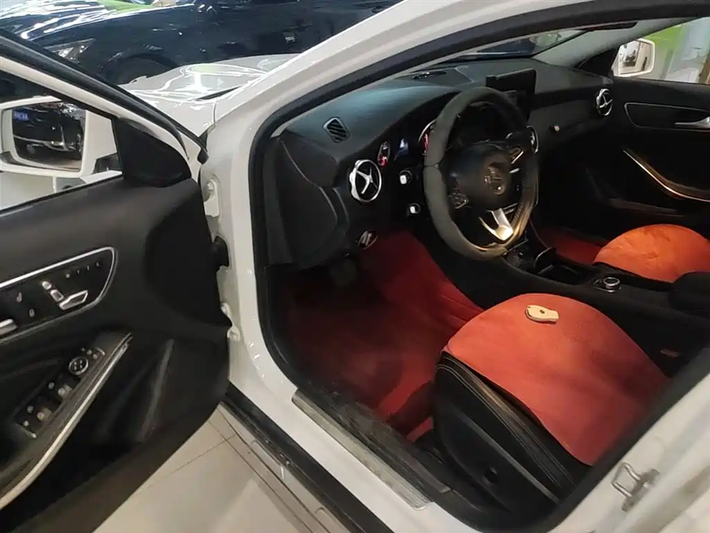 Mercedes-Benz GLA 2017 GLA 200 Fashion фото 16