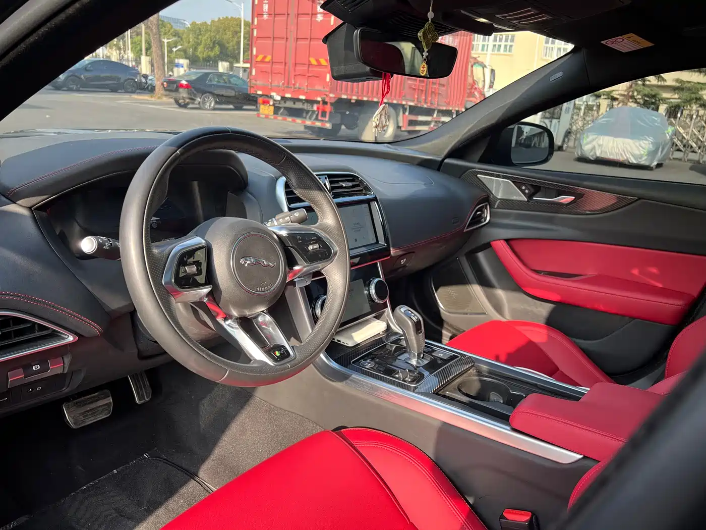 Jaguar XEL 2024 Model 2.0T 250PS R-DYNAMIC S Gloss Black Sport Edition фото 10