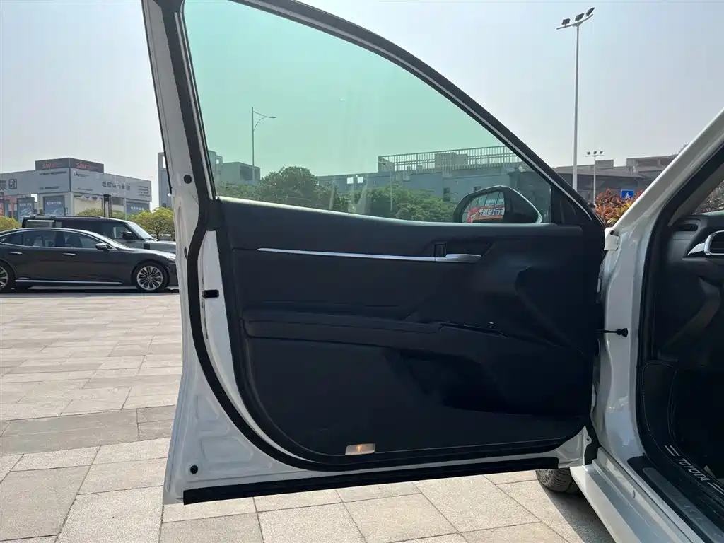 Toyota Camry 2018 2.5G Luxury Edition фото 18